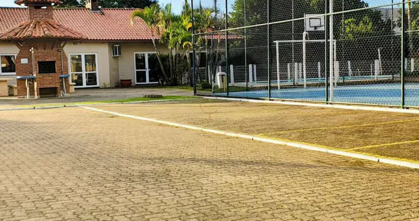 Sobrado em condomínio 02 dormitórios e 01 vaga para veículo no bairro rio branco