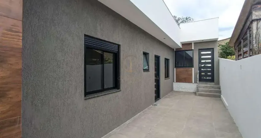 Casa nova de 02 dormitórios com suíte e duas vagas de garagens cobertas no bairro olaria