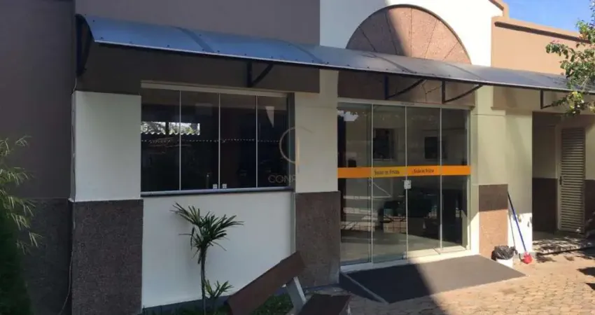 Apartamento térreo com 01 dormitório e 01 vaga escriturada para veículo