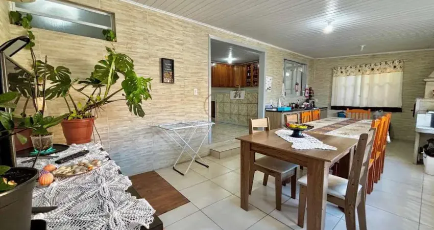 Casa térrea com 3 dormitórios, duas vagas, amplo pátio. excelente localização.