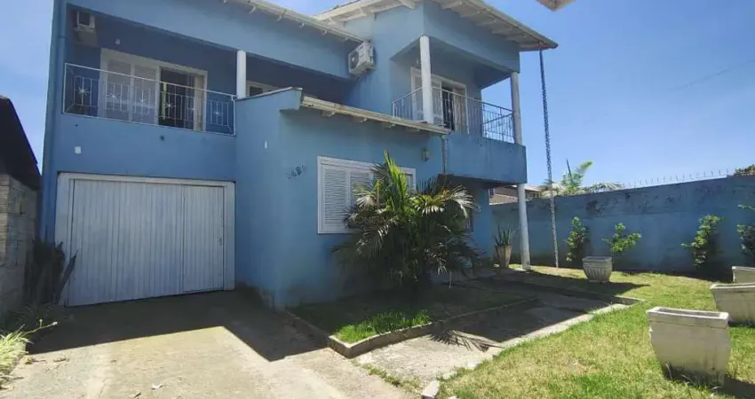 Sobrado diferenciado de 05 dorm. , sendo 03 suítes, laje para  3º pavimento (sotão), salão de festas com espaçp gourmet , 05 vagas para veículos e casa no final do terreno no bairro niterói em canoas