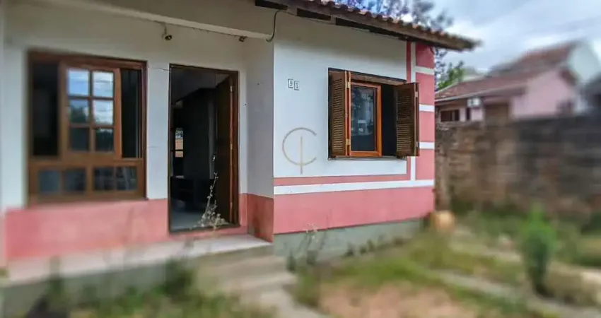 Casa à venda em canoas, olaria - churrasqueira, sala de estar e jardim