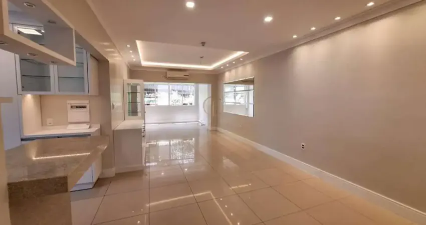 Apartamento todo reformado e semi mobiliado, com vaga de garagem coberta à venda no centro de canoas!