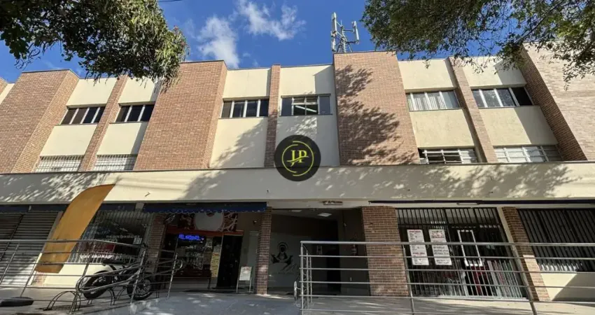 Sala comercial ampla, com 50m² e excelente localização na mata da praia