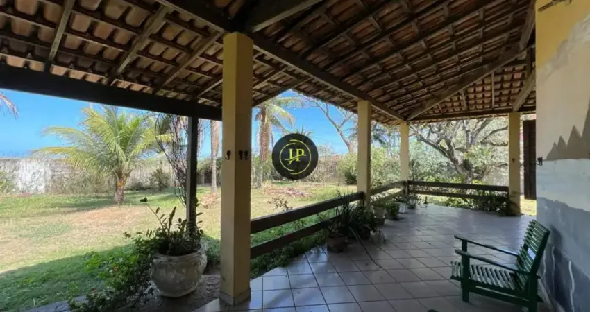 Casa de frente para o mar de 04 quartos com 02 suítes na praia central de anchieta