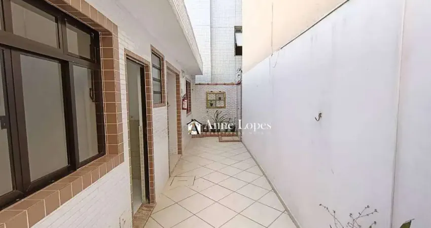 Oportunidade! apê térreo com quintal privativo, a 04 quadras da praia do embaré! localização privilegiada, tudo muito perto pra você!