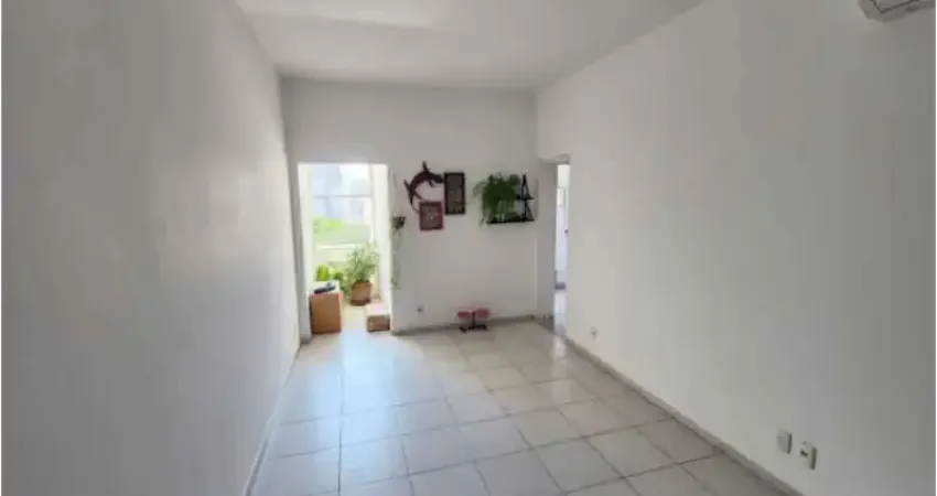 Oportunidade junto a cobal e largo machado. andar alto *sala ampla,2 qtos e dependência