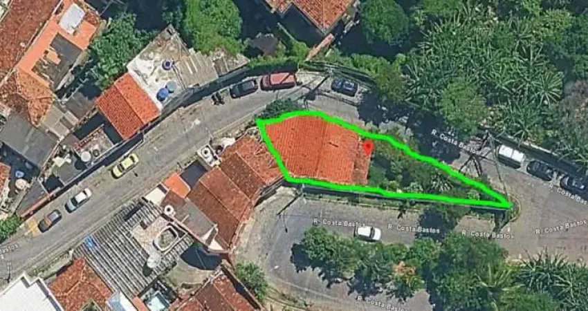 Casa de esquina. entre santa teresa e centro. podendo ser residencial ou comercial