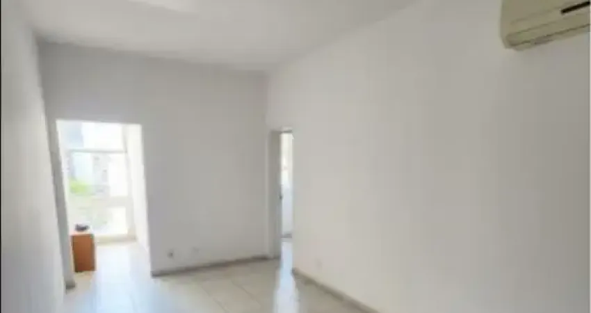 Ótimo apto 2Qtos +depend, andar alto. No coração do Humaitá junto a Cobal