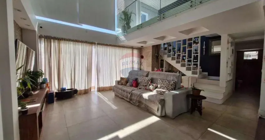 Casa espetacular de 337 m² e vista panorâmica à venda na Tijuca com 3 quartos e edícula.