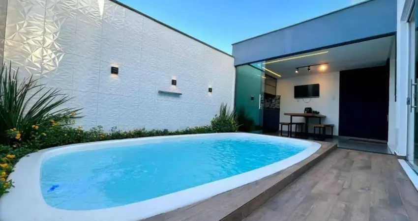 Casa porteira fechada com piscina e alto padrão no bairro sim