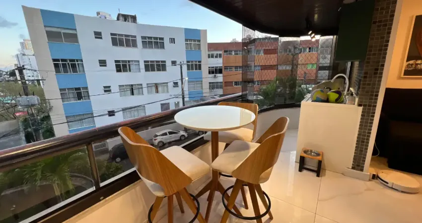 Apartamento amplo na graça com varanda goumert, finamente decorado