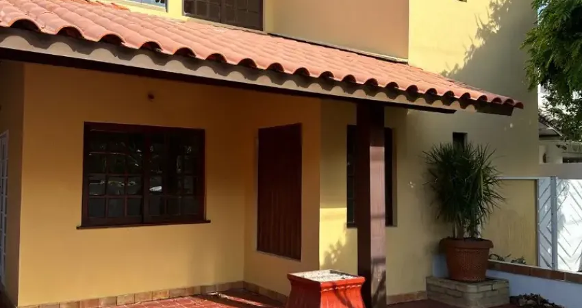 Casa com 5 suites em condominio fechado, proximo ao parque shopping