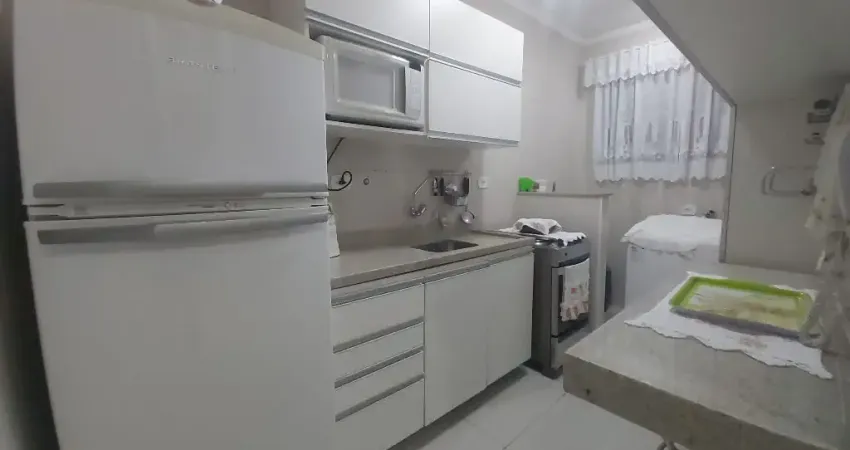 Oportunidade pé na areia com 2 dormitórios no canto do forte.