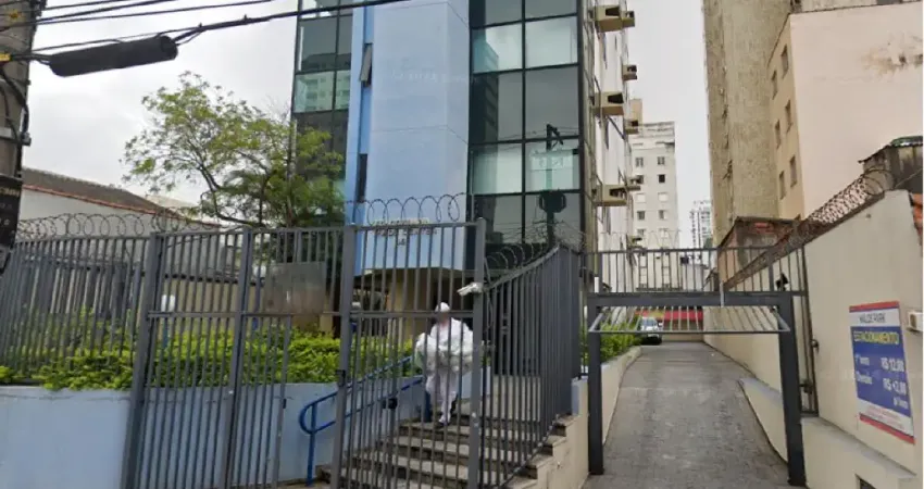 Sala comercial com 33 m², com recepção e 1 sala, 2 banheiros, ar condicionado e 1 vaga