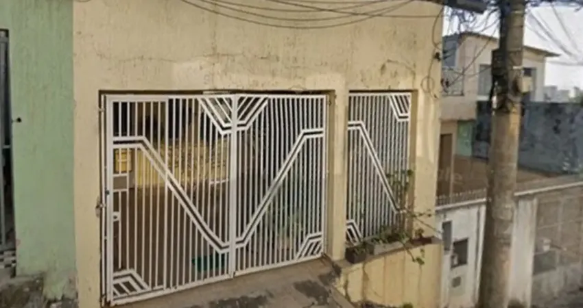 Casa térrea funcional, com 2 dormitórios e vaga para 2 carros