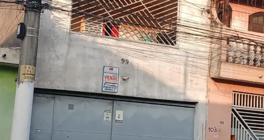 Sobrado bem espaçoso com 4 dormitórios, sendo 2 suítes e 1 com varanda, 250m²