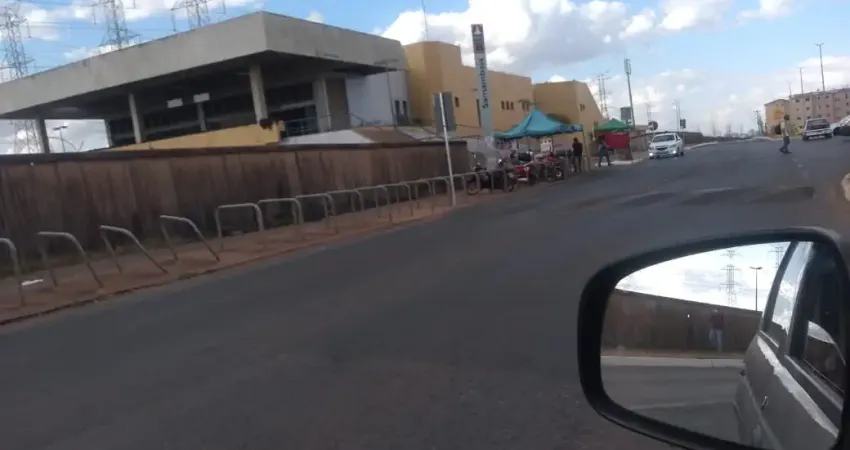 A venda lindo apartamento de 2 quartos em samambaia qr 210 uma das melhores quadras e próximo ao metrô