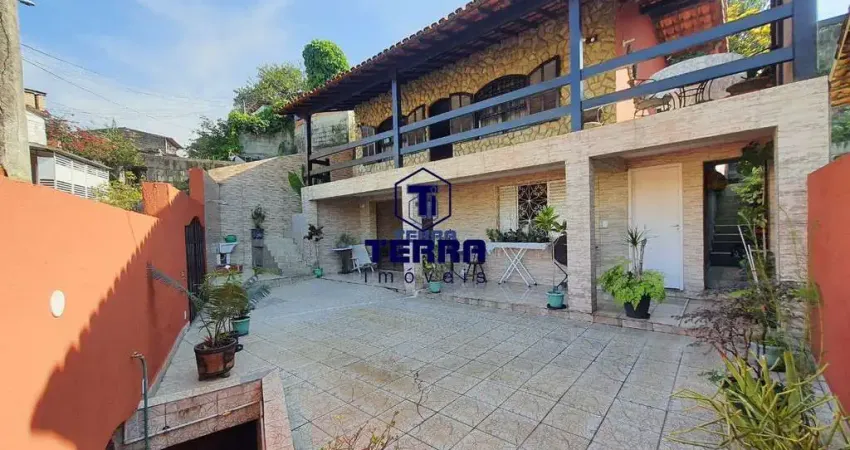 Casa com 3 quartos, junto e ao lado do farto comércio do largo da batalha.