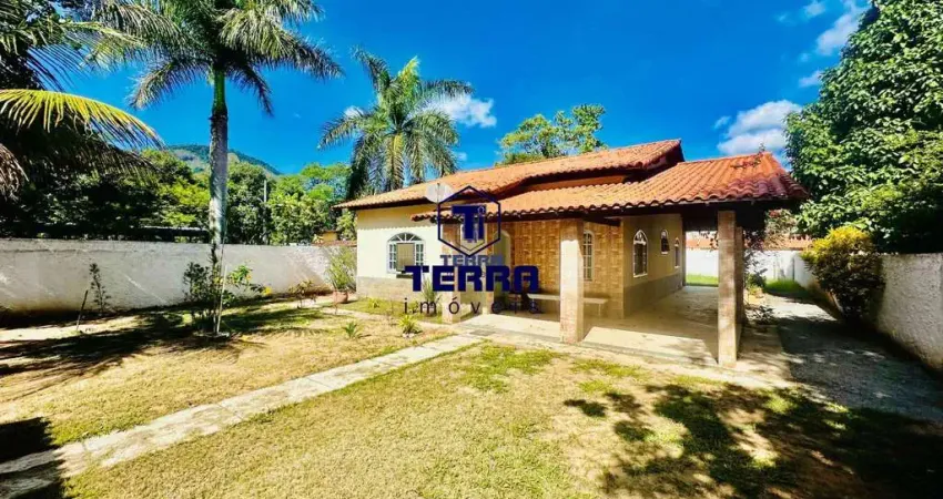 São 3 quartos, sendo uma suíte ao lado do alphaville de maricá.