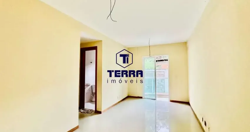 2 quartos sendo uma suíte, todo em porcelanato, com varanda e elevador