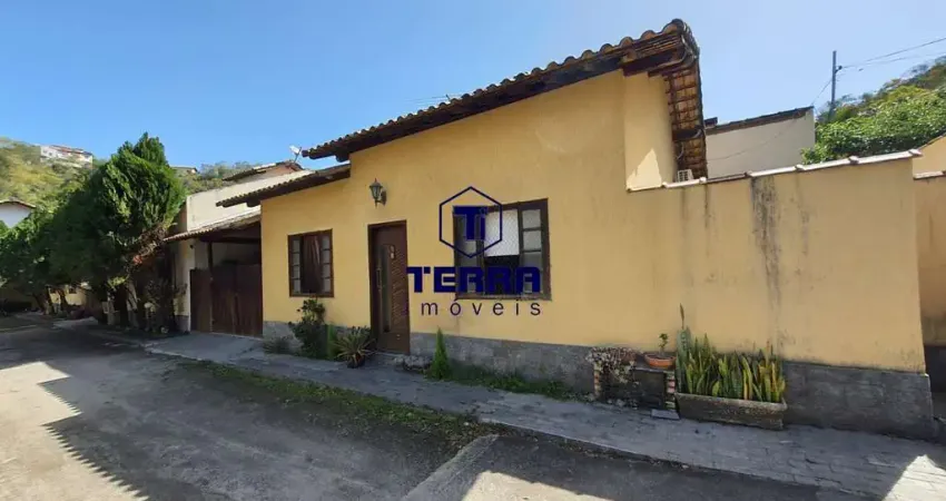 Casa linear na estância de pendotiba, quintal e espaço para churrasqueira