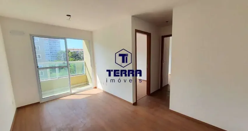 Apartamento com 2 quartos, sendo uma suíte, em andar alto, sol da manhã.