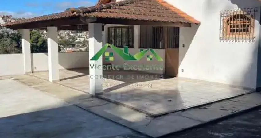 Casa para Locação em Nova Friburgo, Centro, 4 dormitórios, 1 suíte, 3 banheiros, 3 vagas