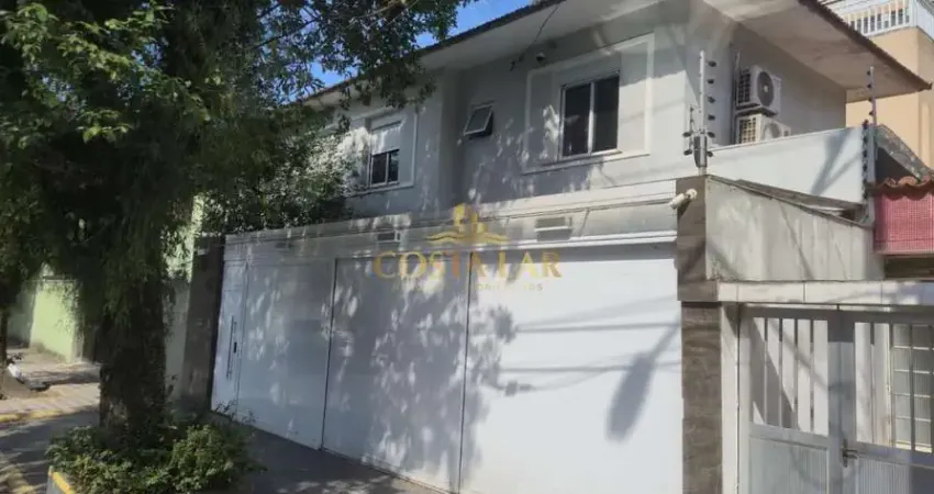 Sobrado de luxo no embaré – porteira fechada, automação e acabamentos premium