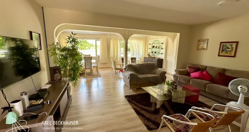 Casa térrea com 4 suítes a 70 metros do mar na praia do capri - sfs