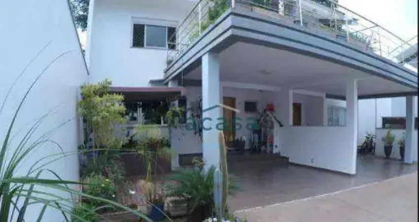 Sobrado com 1 suíte, Demi-suíte, mais um quarto transformado em escritório à venda, 203 m² por R$ 1.350.000 - Country - Cascavel/PR