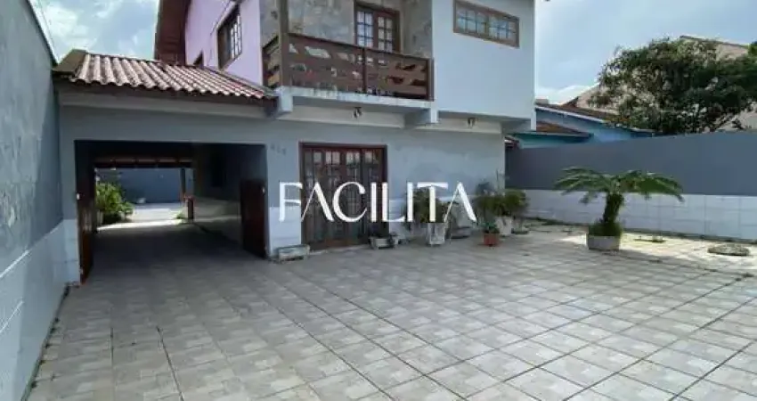 Casa com 3 quartos para alugar na Rua Ipê Rosa, 517, Carianos, Florianópolis