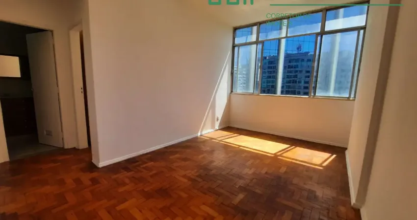 Centro - oportunidade! amplo apartamento quarto-sala, com dependências, bem iluminado e ventilado, muito bom prédio, ao lado da petrobrás