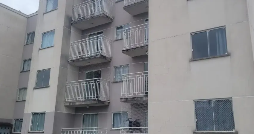 Apartamento 02 quartos em ótima localização. frente para a rua.  01 vaga de garagem.