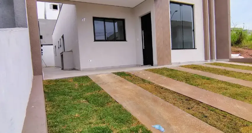 Casa térrea moderna com suíte e área gourmet em condomínio clube completo no meio de muita natureza.