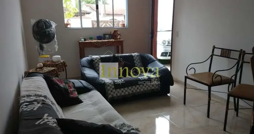 Casa à venda, com 02 dormitórios sendo 01 suíte, a pouco metros da orla do massaguaçu, em caraguata