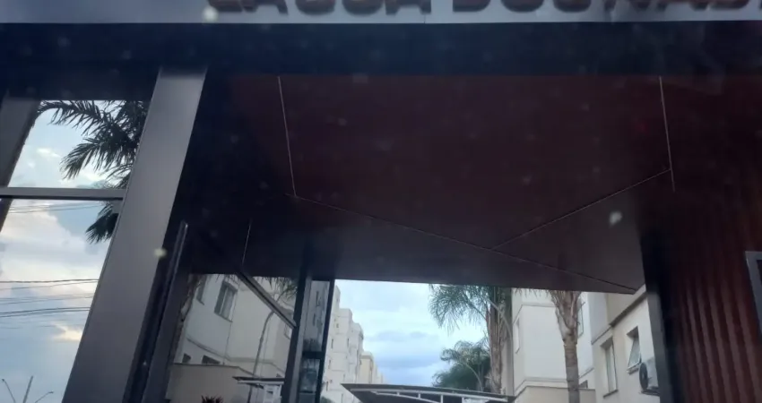 Excelente apto com armários, área de lazer completa com piscina.