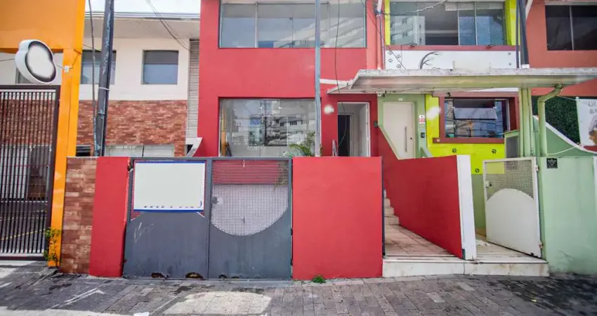 Casa comercial na avenida professor alfonso bovero, n. 446 • 525 m²