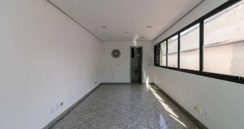 Sala comercial na avenida fagundes filho, n. 77 - sala 21 • 30 m²