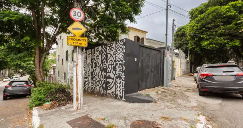 Casa comercial na rua professor frontino guimarães, n. 147 • 240 m²