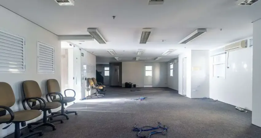 Sala comercial na rua barão do triunfo, n. 73 - conjunto 64 • 190 m²