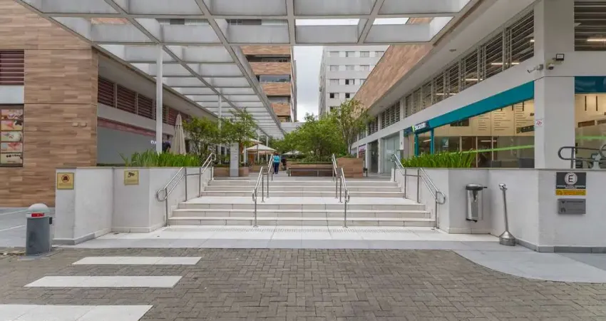 Loja em galeria na rua doutor amâncio de carvalho, n. 182 - loja 8 • 75 m²