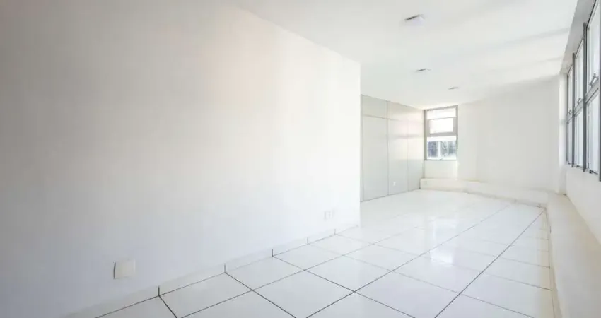 Prédio comercial na rua álvares penteado, n. 97 - 7 andar • 154 m²