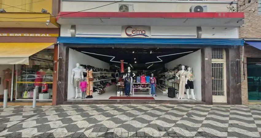 Loja na avenida tenente laudelino ferreira do amaral, n. 371 • 200 m²