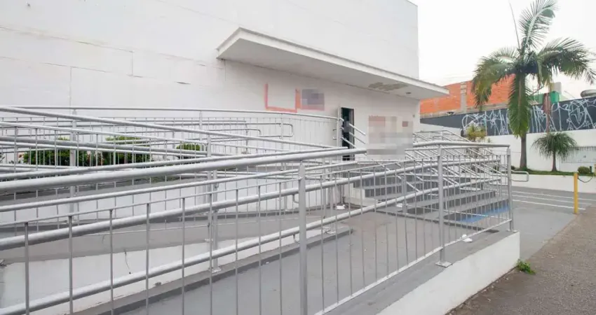 Casa comercial na avenida ministro laudo ferreira de camargo, n. 80 • 900 m²