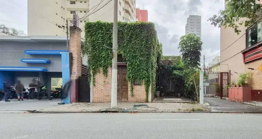 Casa comercial na rua professor atílio innocenti, n. 811 • 200 m²