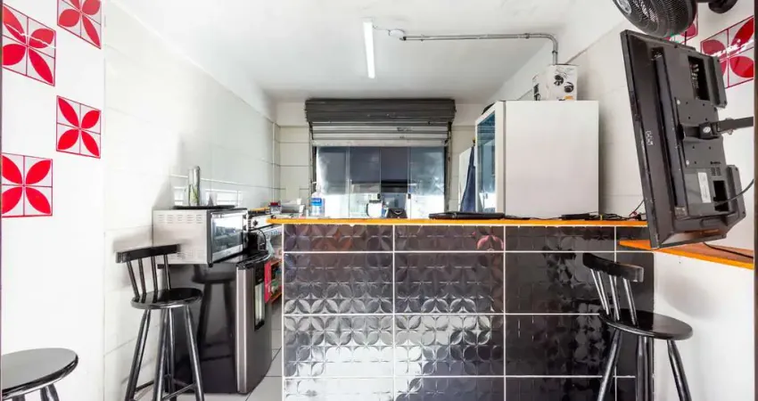 Loja em galeria na rua coronel pedro dias de campos, n. 5 - box 5 • 12 m²