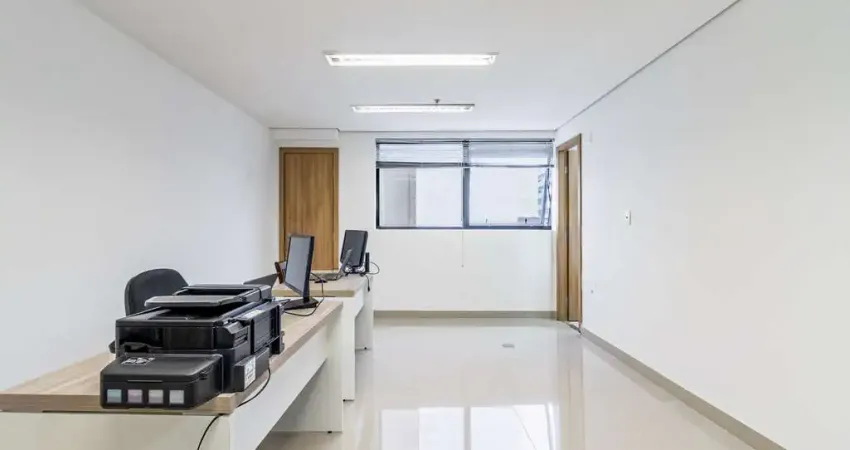 Sala comercial com 4 salas para alugar na Rua Galvão Bueno, 396, Liberdade, São Paulo