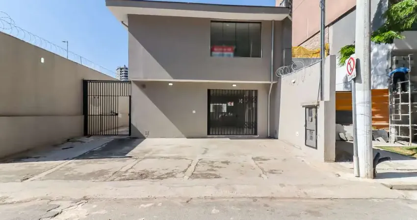 Casa comercial na Rua Professor Doutor José Marques da Cruz, N. 75 • 172 m²