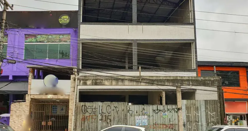 Prédio comercial na Avenida Arquiteto Vilanova Artigas, N. 215 • 750 m²